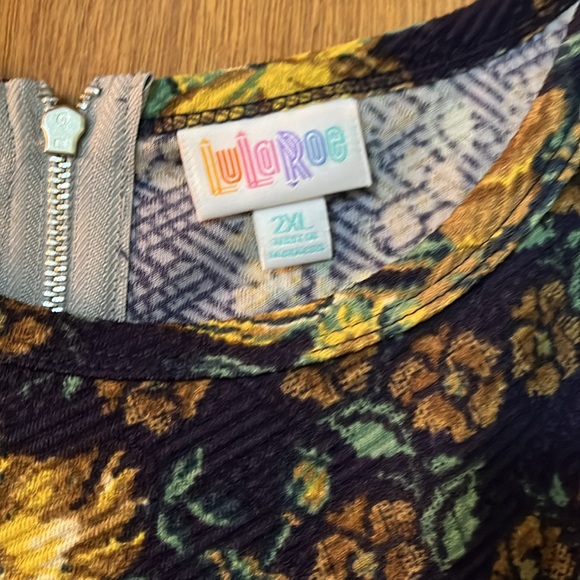 Lula Roe Amelia. - Picture 3 of 5